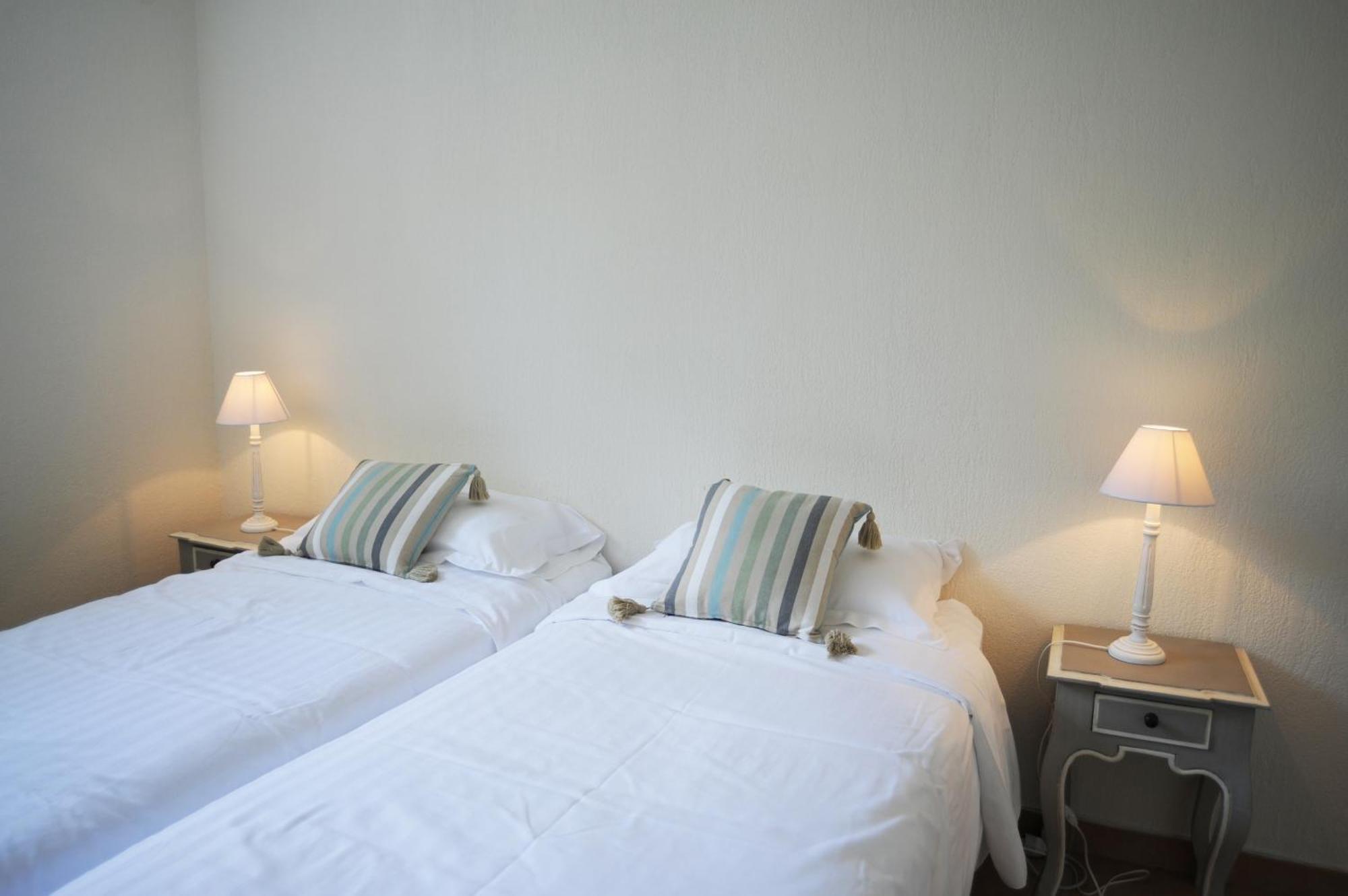 Les Villas Du Domaine De Suzel Vignieu Eksteriør billede