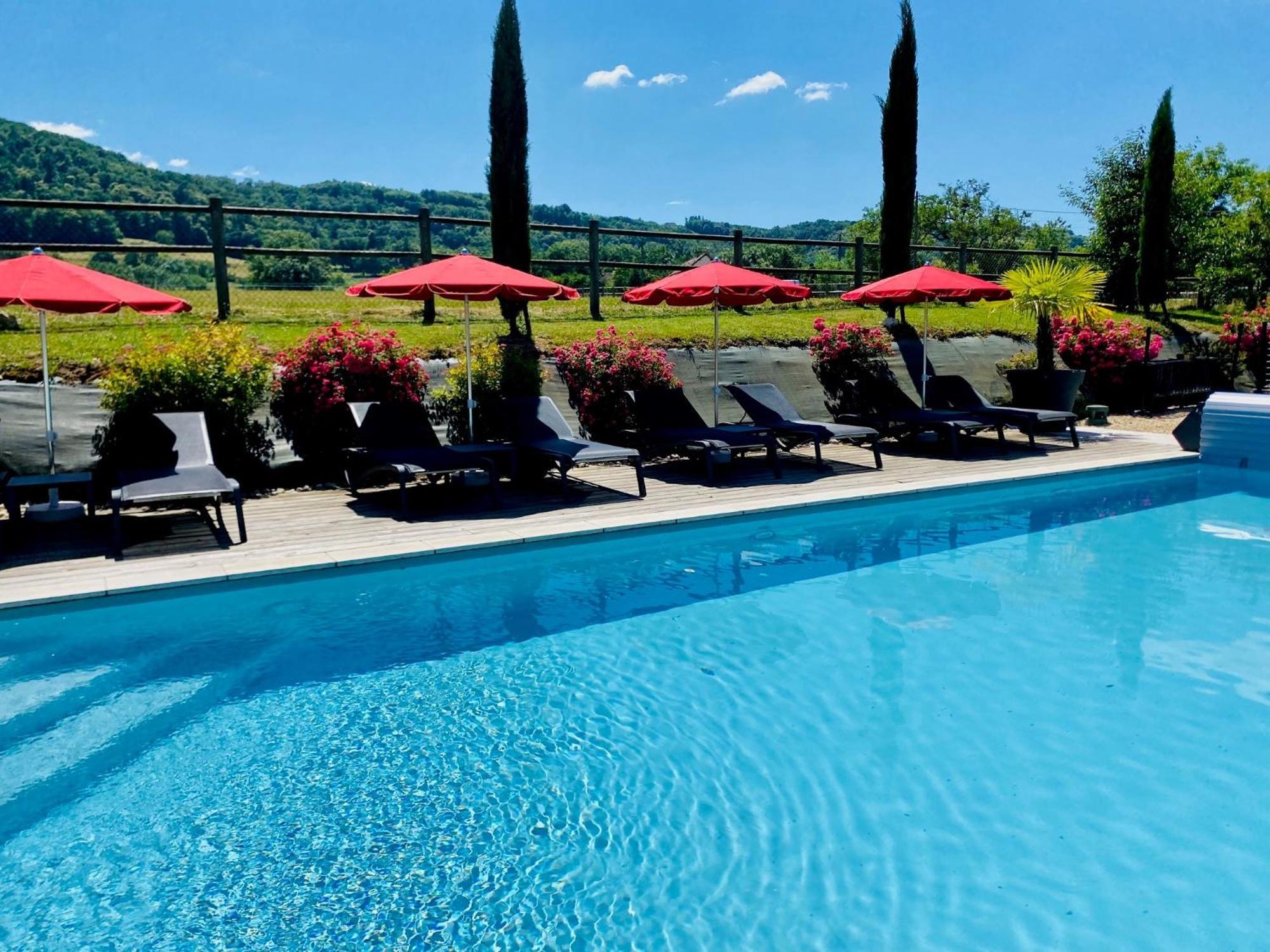 Les Villas Du Domaine De Suzel Vignieu Eksteriør billede